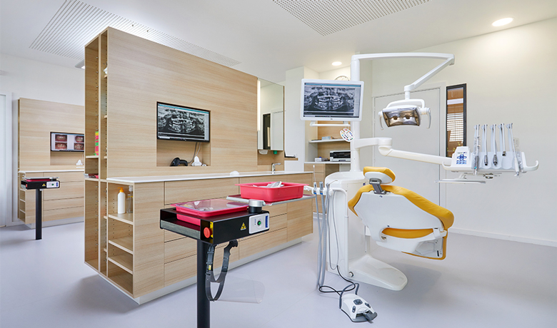 Salle de soins du Cabinet d'orthodontie Dentel à Lannion.