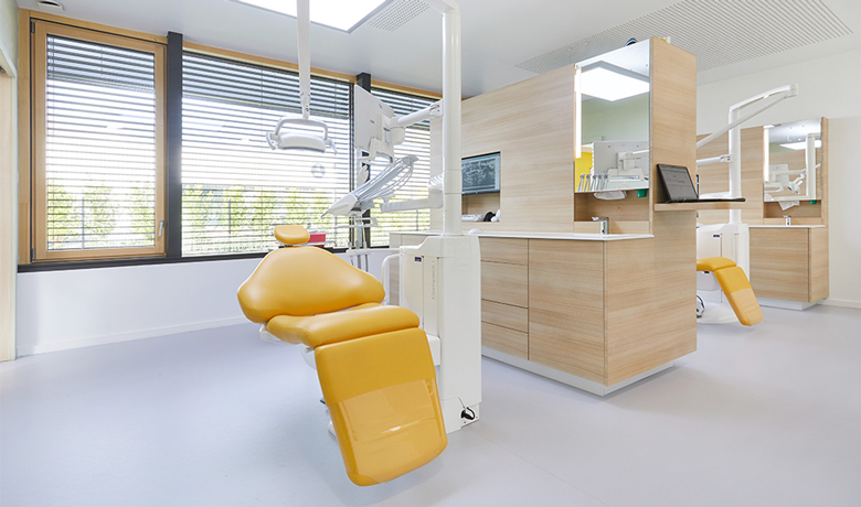 Salle de soins du Cabinet d'orthodontie Dentel à Lannion.